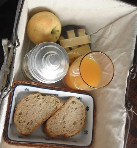 לינה וארוחת בוקר Des Vergers *